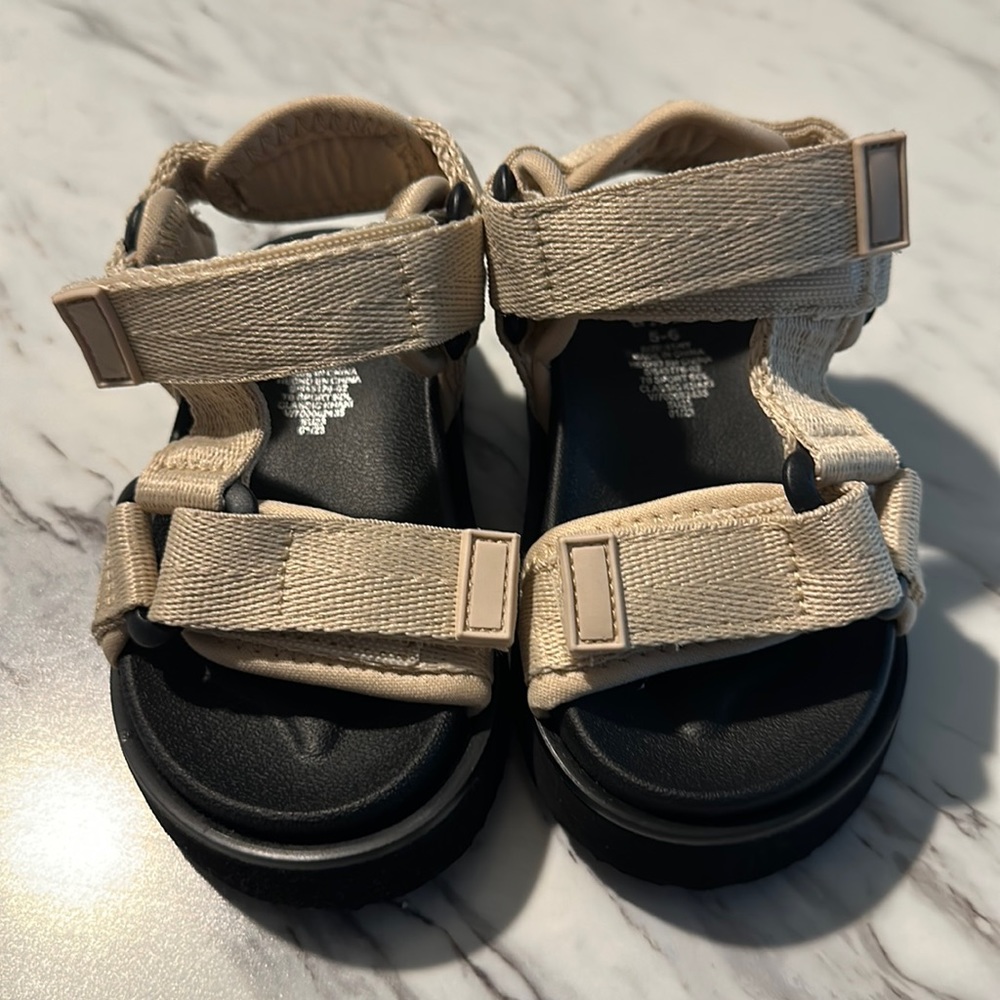 Gap toddler sandals 5T/6T NWOT